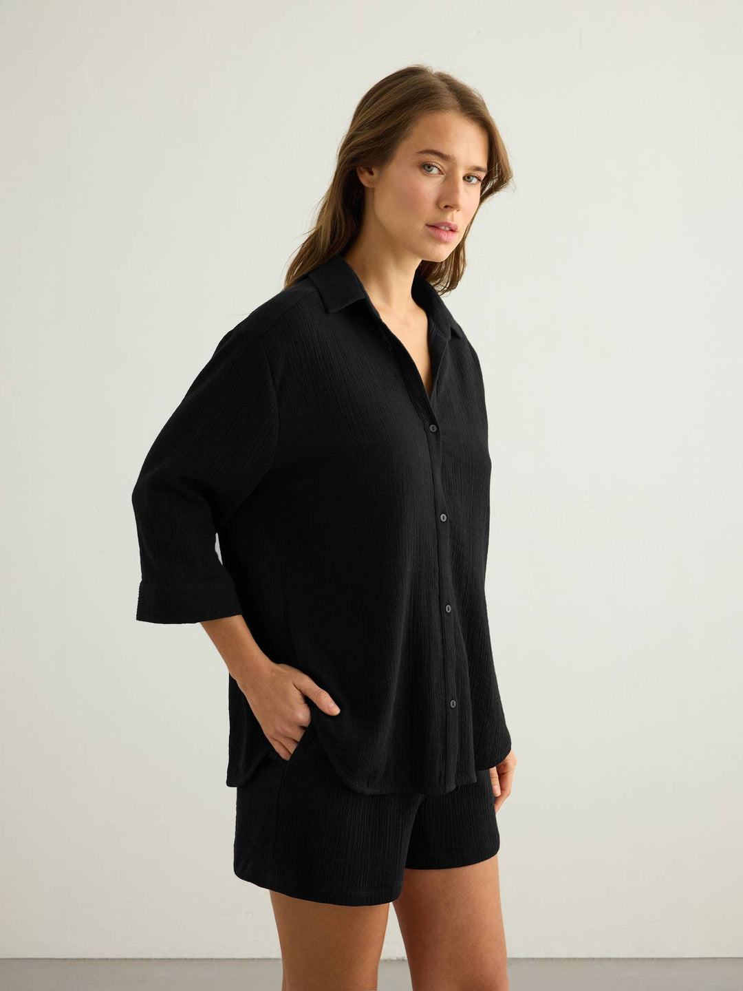 Woman wearing the Handloom&