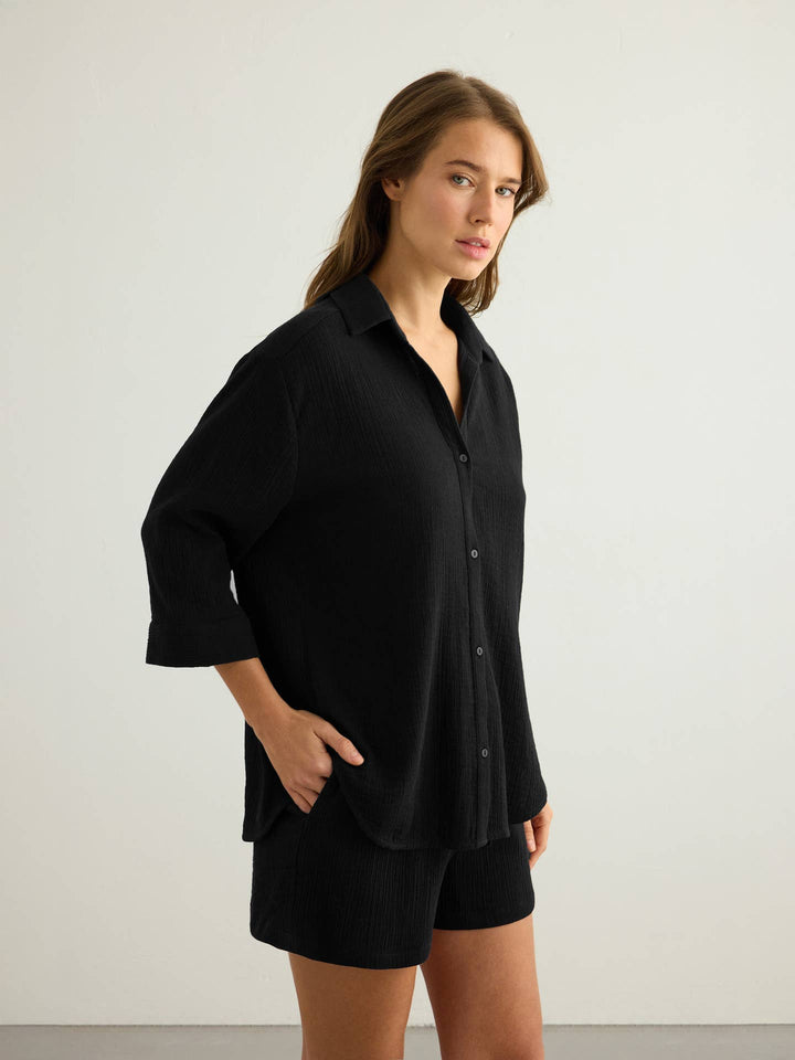 Woman wearing the Handloom&