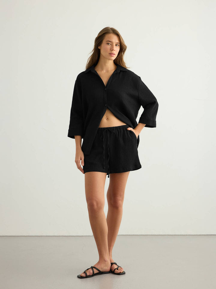 Woman wearing the Handloom&