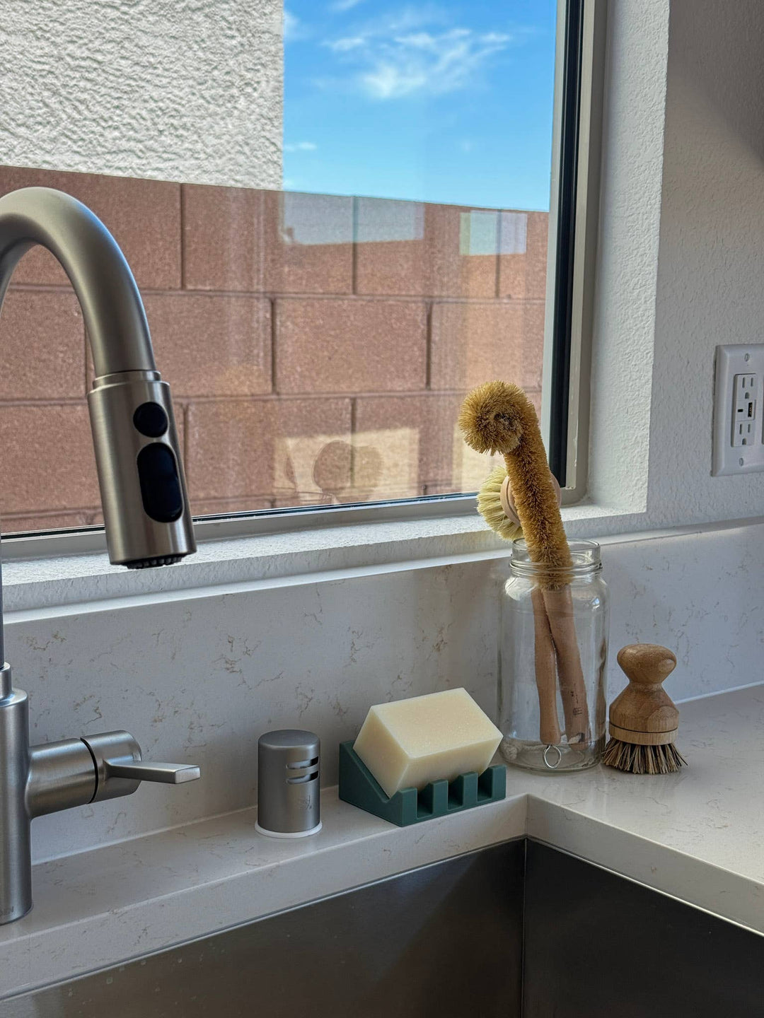Coconut Bottle Scrub Brush - Echo Market