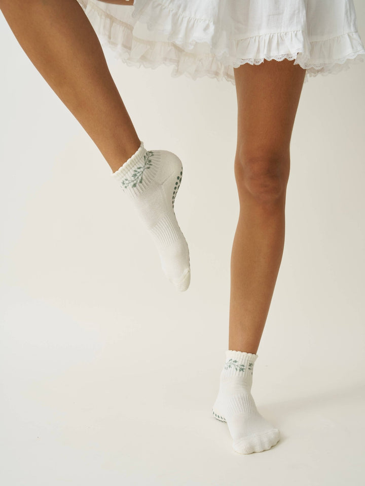 🎄 Cropped Crew Garland Grip Sock | Pilates Socks - Echo Market