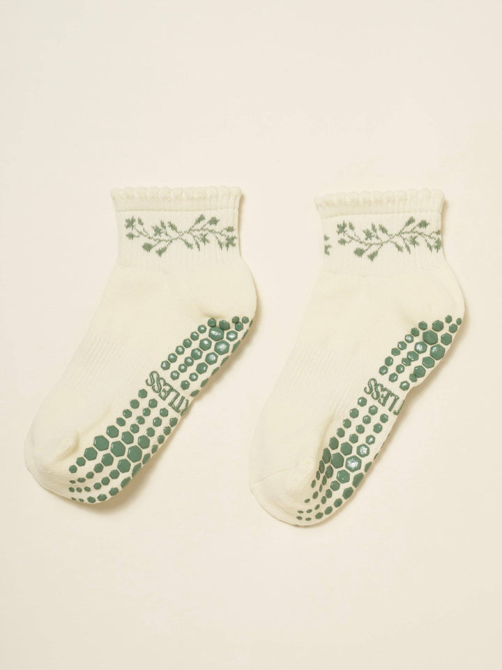 🎄 Cropped Crew Garland Grip Sock | Pilates Socks - Echo Market