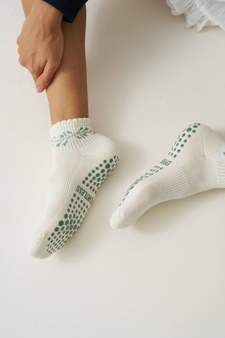 🎄 Cropped Crew Garland Grip Sock | Pilates Socks - Echo Market
