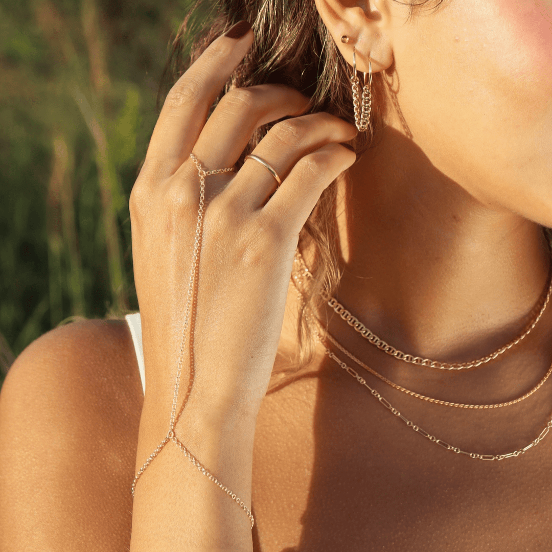 Gemini Hand Chain | It Girl Fall Essential - Echo Market