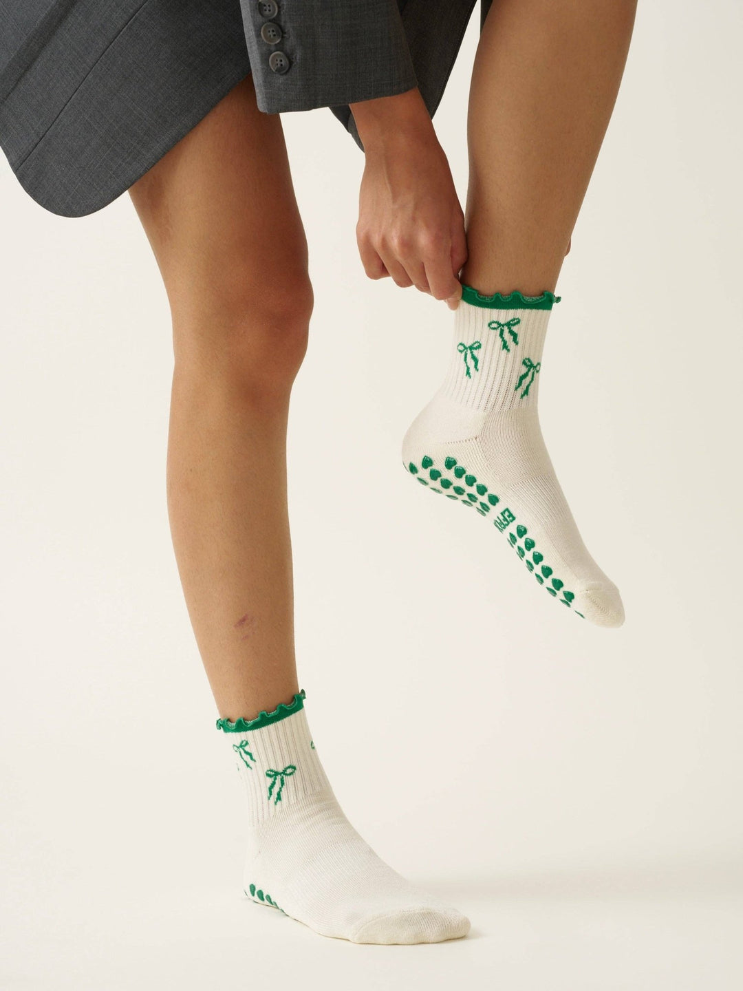 🎀 Green Bow Ruffle Grip Sock | Pilates Socks - Echo Market