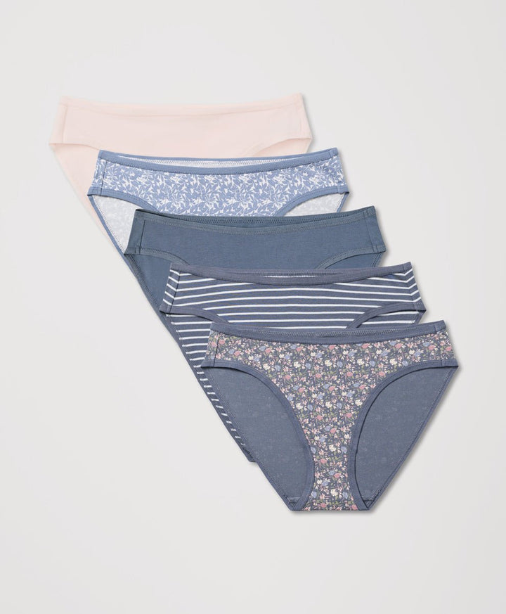 Set of women&