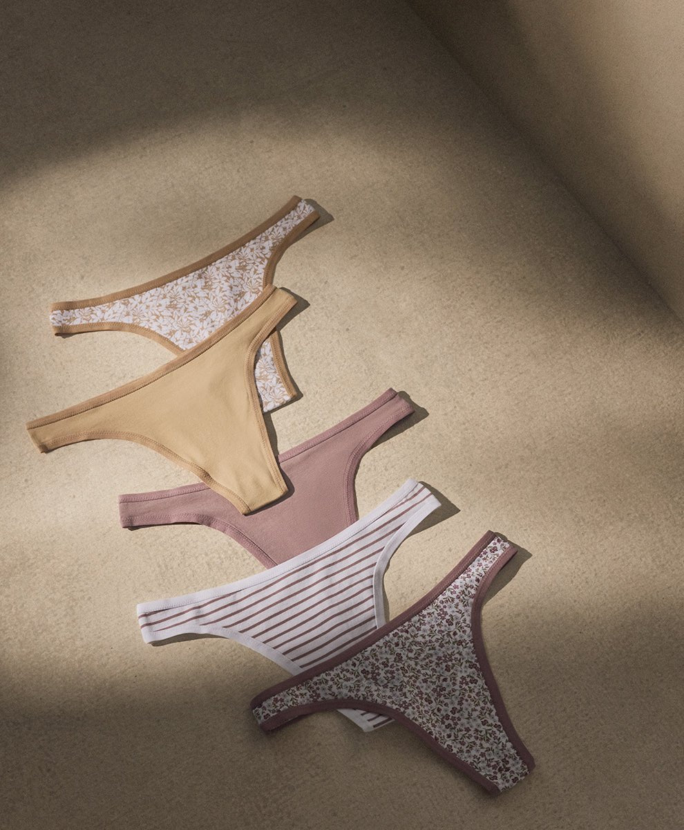 Four pairs of women&