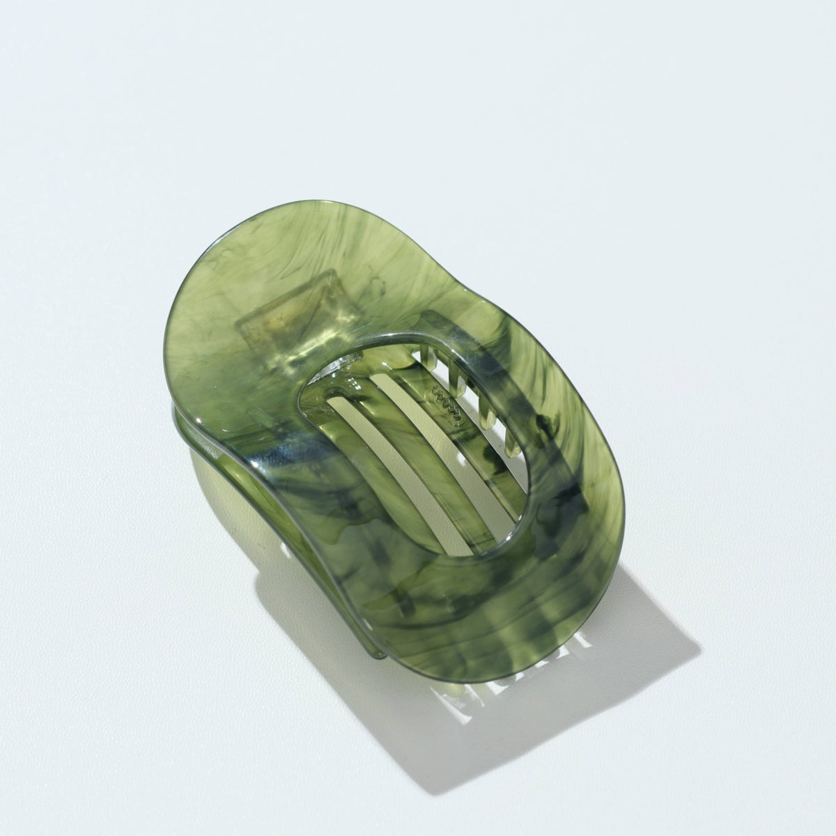 Oval Flat Lay | Medium Claw Clips - Echo Market