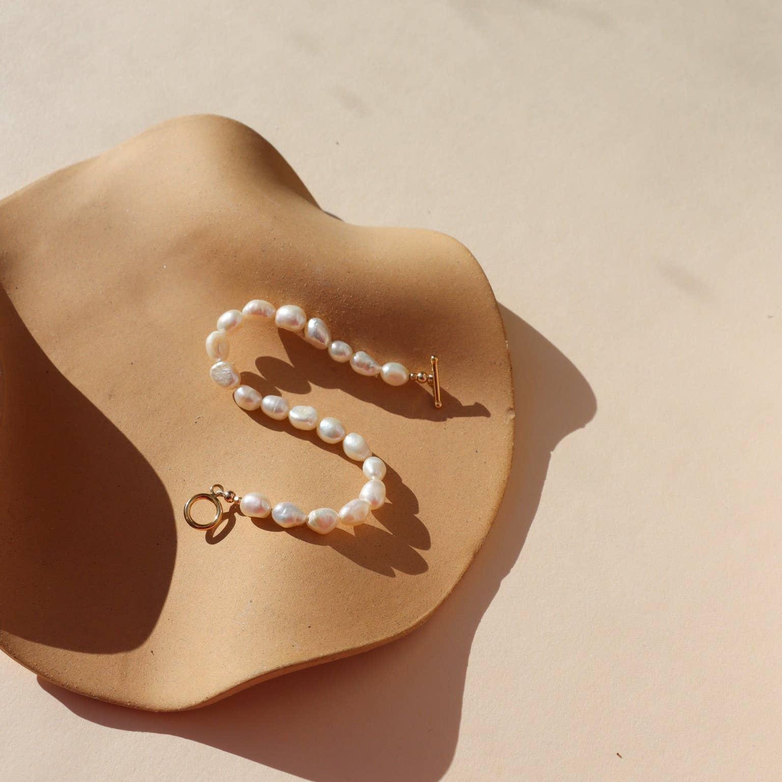 Pearl Muse Toggle Bracelet | 14K Gold FIll - Echo Market