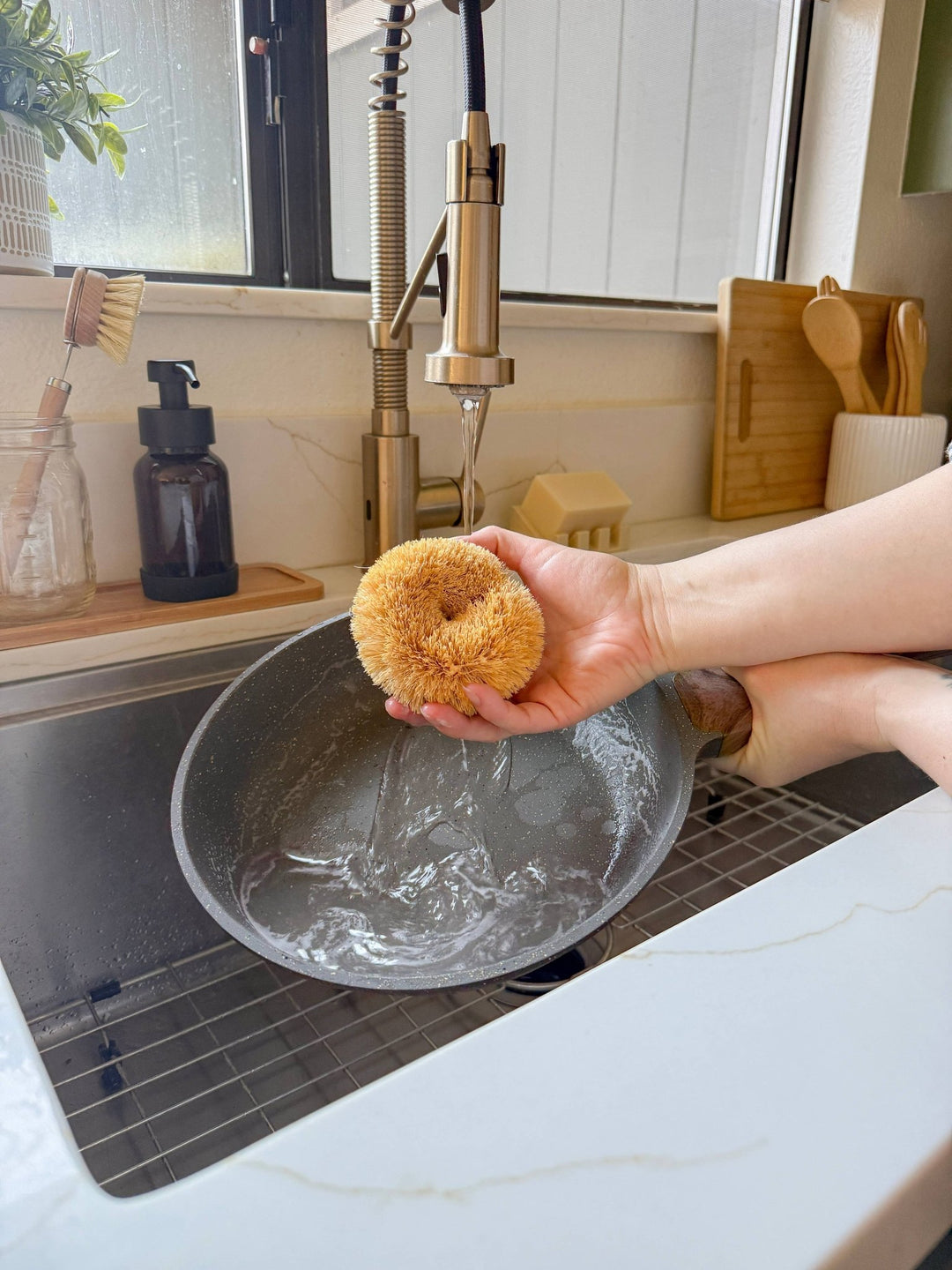 Round Coconut Scrubbie - Echo Market