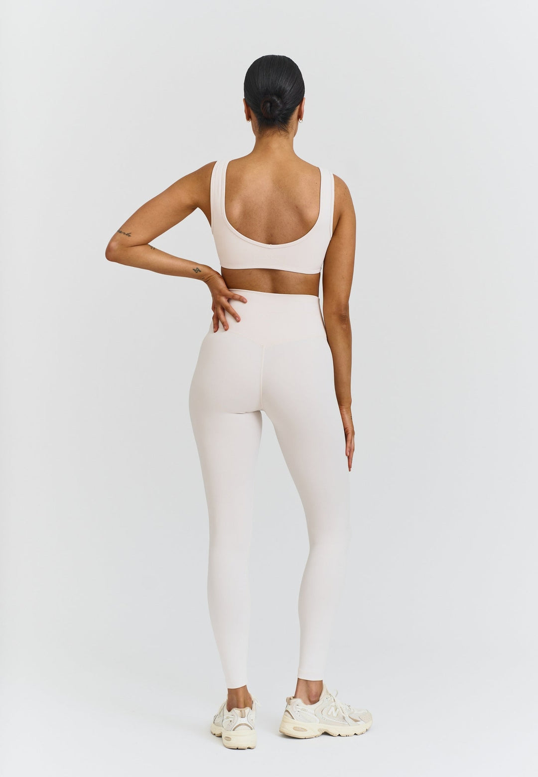 Softsculpt Deep V - Neck Bra - Echo Market