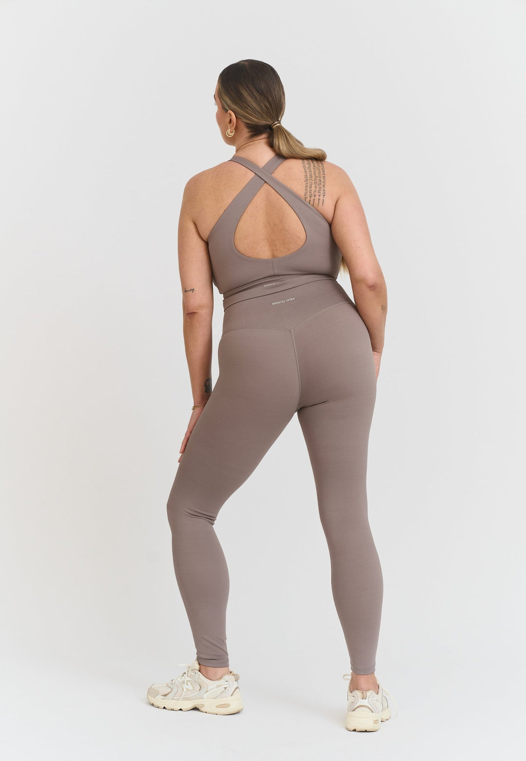 Softsculpt V - neck Cross Back Bra - Echo Market