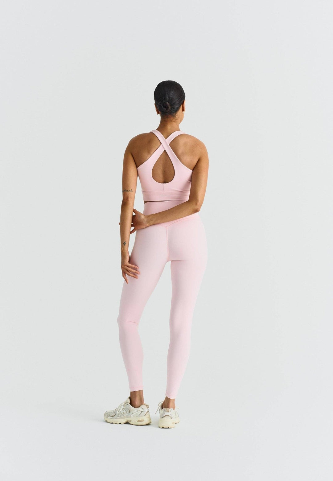 Softsculpt V - neck Cross Back Bra - Echo Market