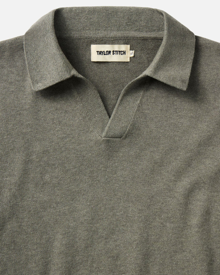 Close up of the collar of the Valencia sweater polo in olive cotton cashmere. 