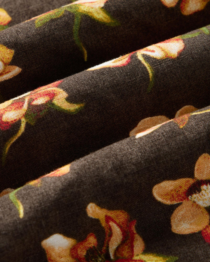 Close-up of The Short Sleeve Jack
in Magnolia on a dark background
