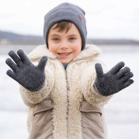 Load image into Gallery viewer, Kids&amp;#39; Gloves: Knitted Merino and Cashmere - Echo Market
