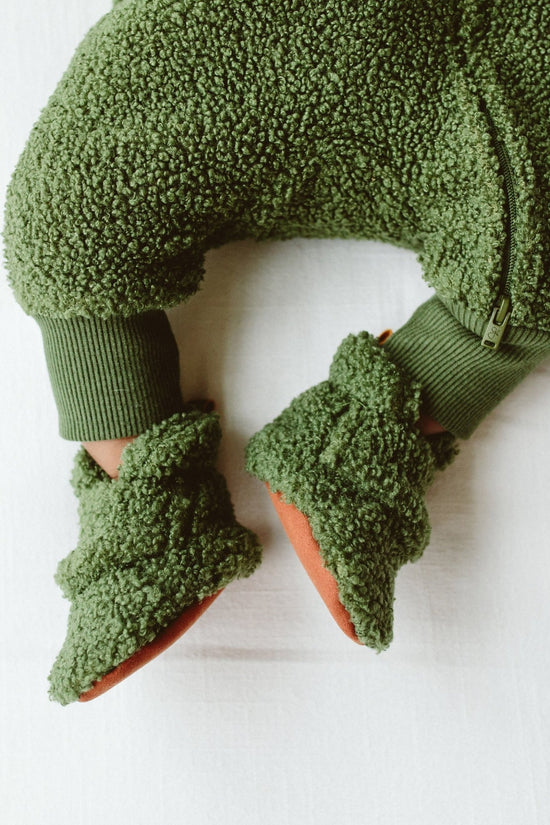 Load image into Gallery viewer, Sherpa Baby Stay-On Booties - Spruce - Echo Market

